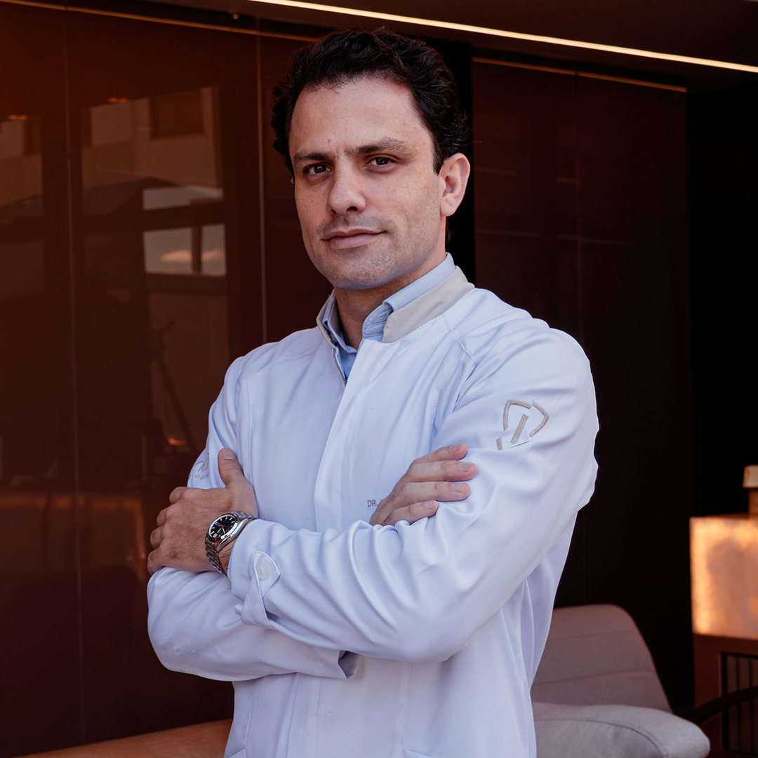 Dr. Alexandre Dotto — Implantodontista